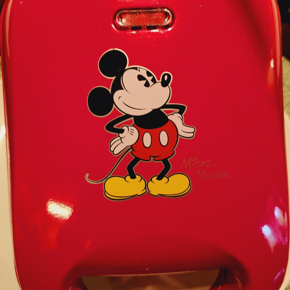 Mickey Mouse - Picture 2 of 12